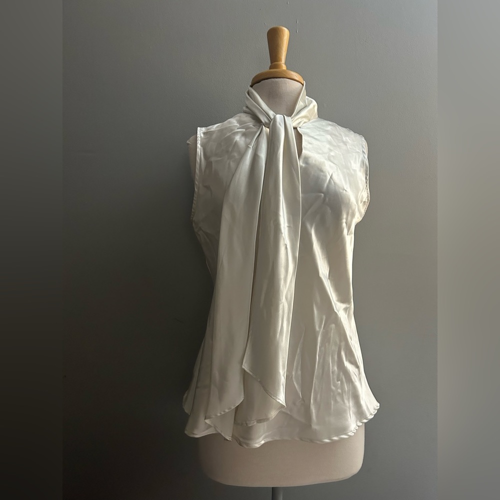 Y2K era Jones New York cream sleeveless blouse with neck tie